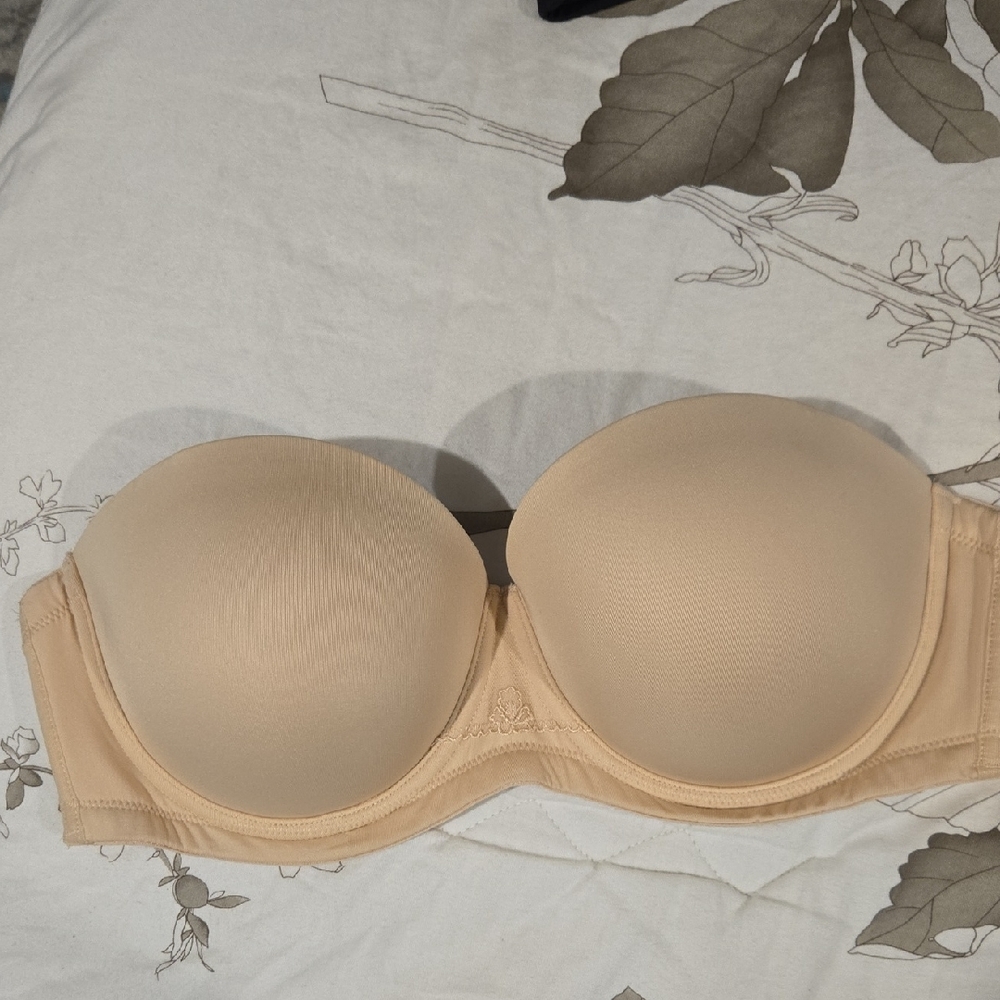 Seamless Strapless Beige Bra 40C